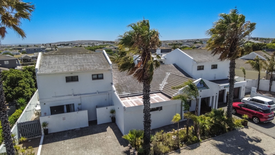 8 Bedroom Property for Sale in Country Club Western Cape